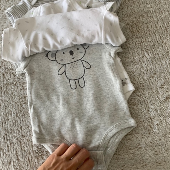 Baby’s 4 pieces bodysuit set - Picture 4 of 4